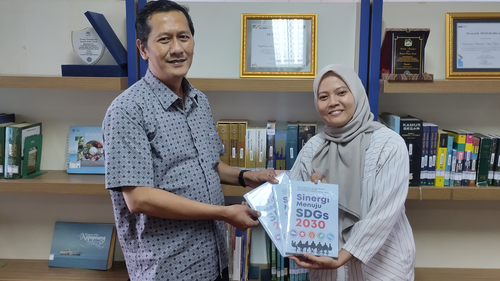 Hibah Buku – 23 Desember 2024